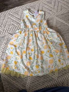 Tahari beautiful 🤩 Dress with Yellow Floral Print